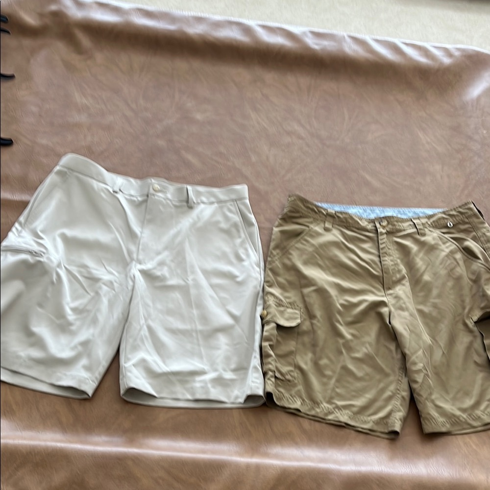 Men's Cargo Shorts in Cream and Tan sizes 34. Brands Grand slam & Magellan.